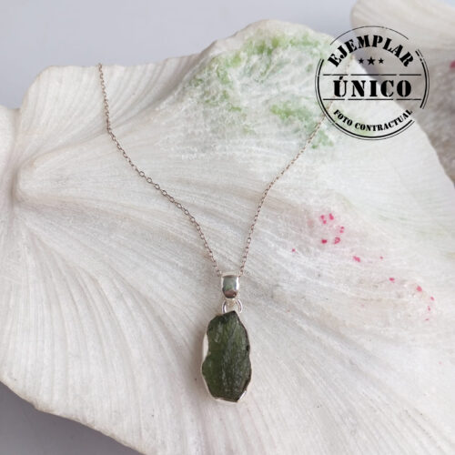 Dije en Plata con Piedra Moldavita