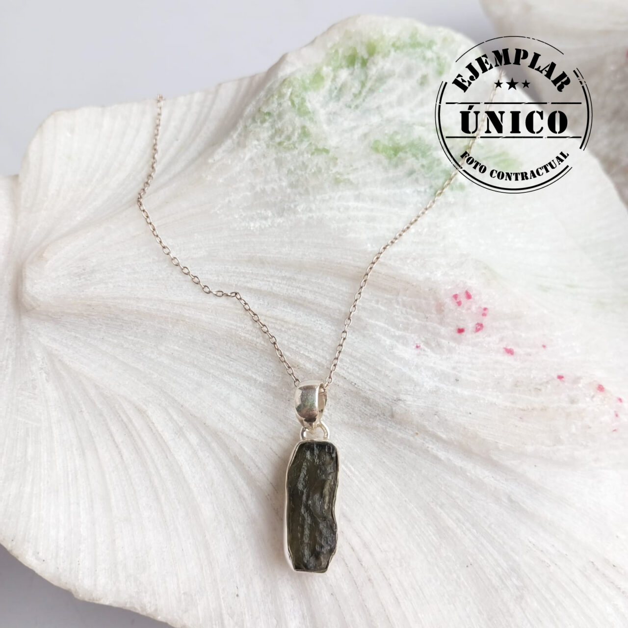 dije en plata con piedra moldavita Productos con sello 2025 136