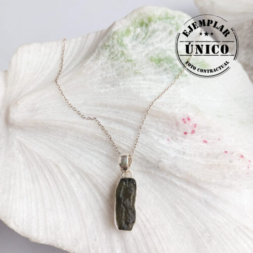 Dije en Plata con Piedra Moldavita