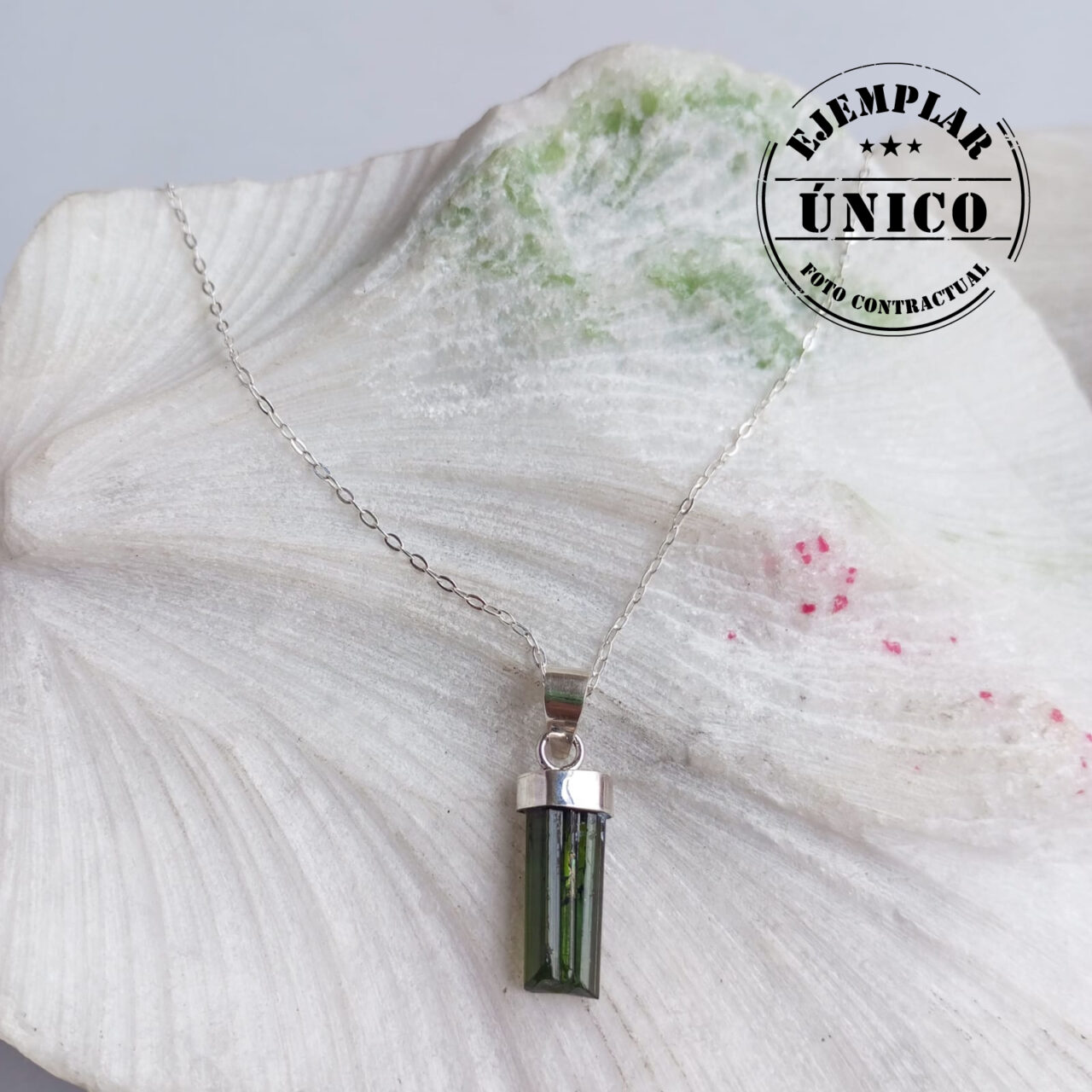 dije en plata con piedra turmalina verde Productos con sello 2025 158