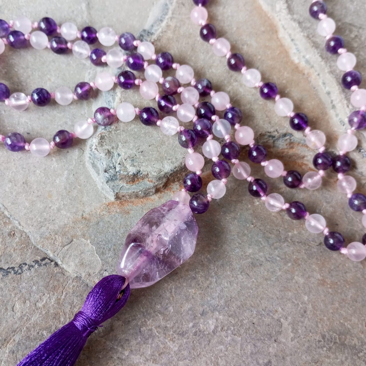 Japa Mala con Piedra Amatista y Cuarzo Rosa