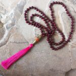 Japa Mala con Piedra Granate