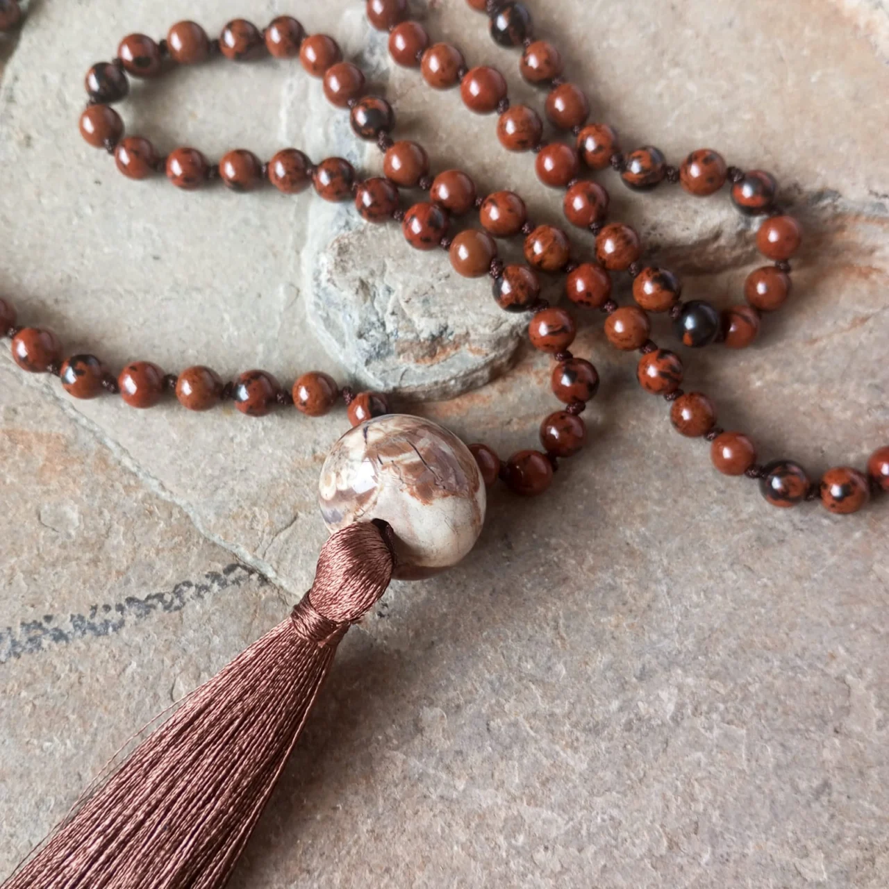 Japa Mala con Piedra Obsidiana Caoba