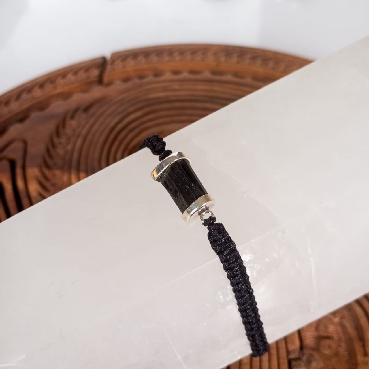 Pulsera Tejida con Piedra Turmalina