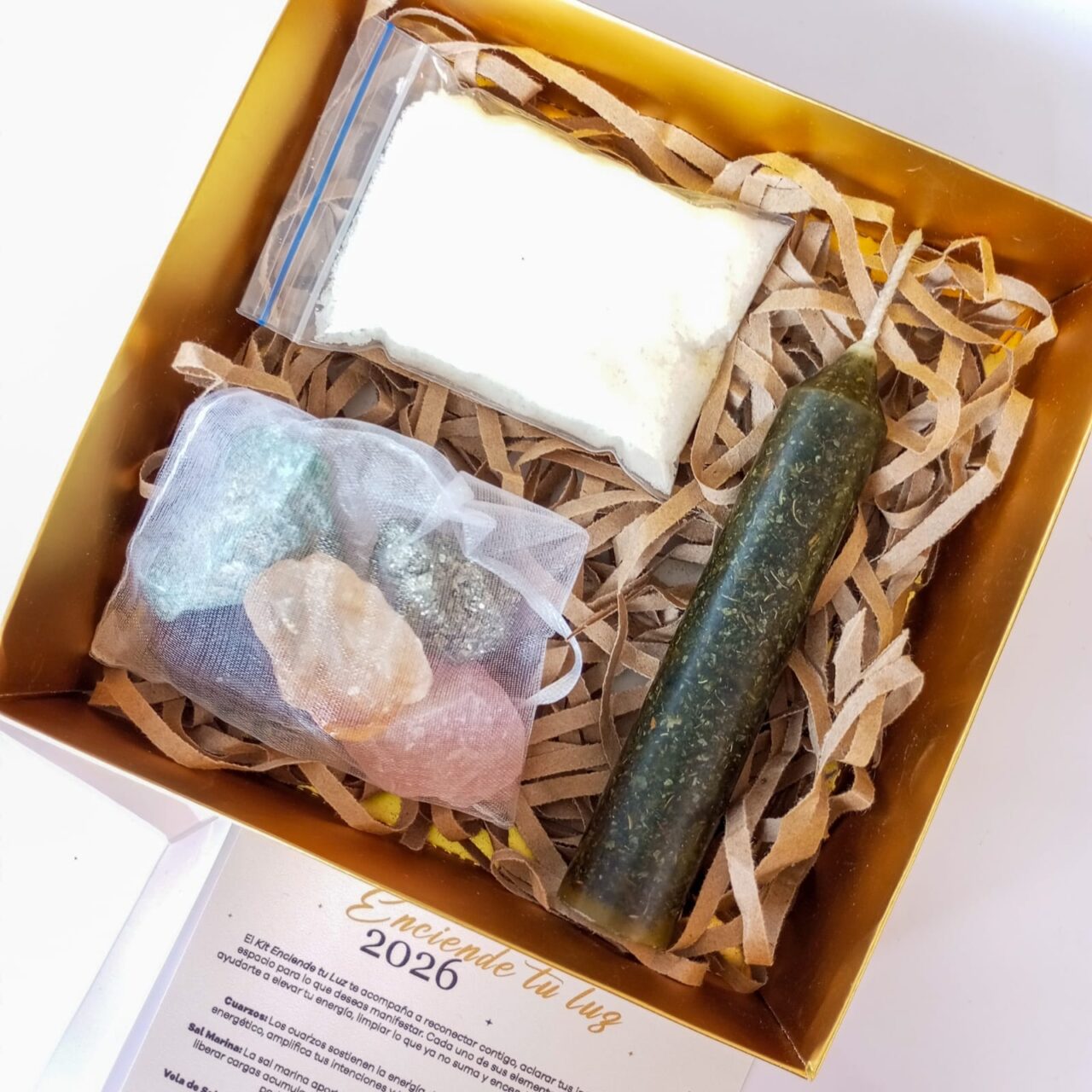 Kit Fin de Año “Enciende tu luz” 2026 (Opción 4 Vela Larga Salvía)