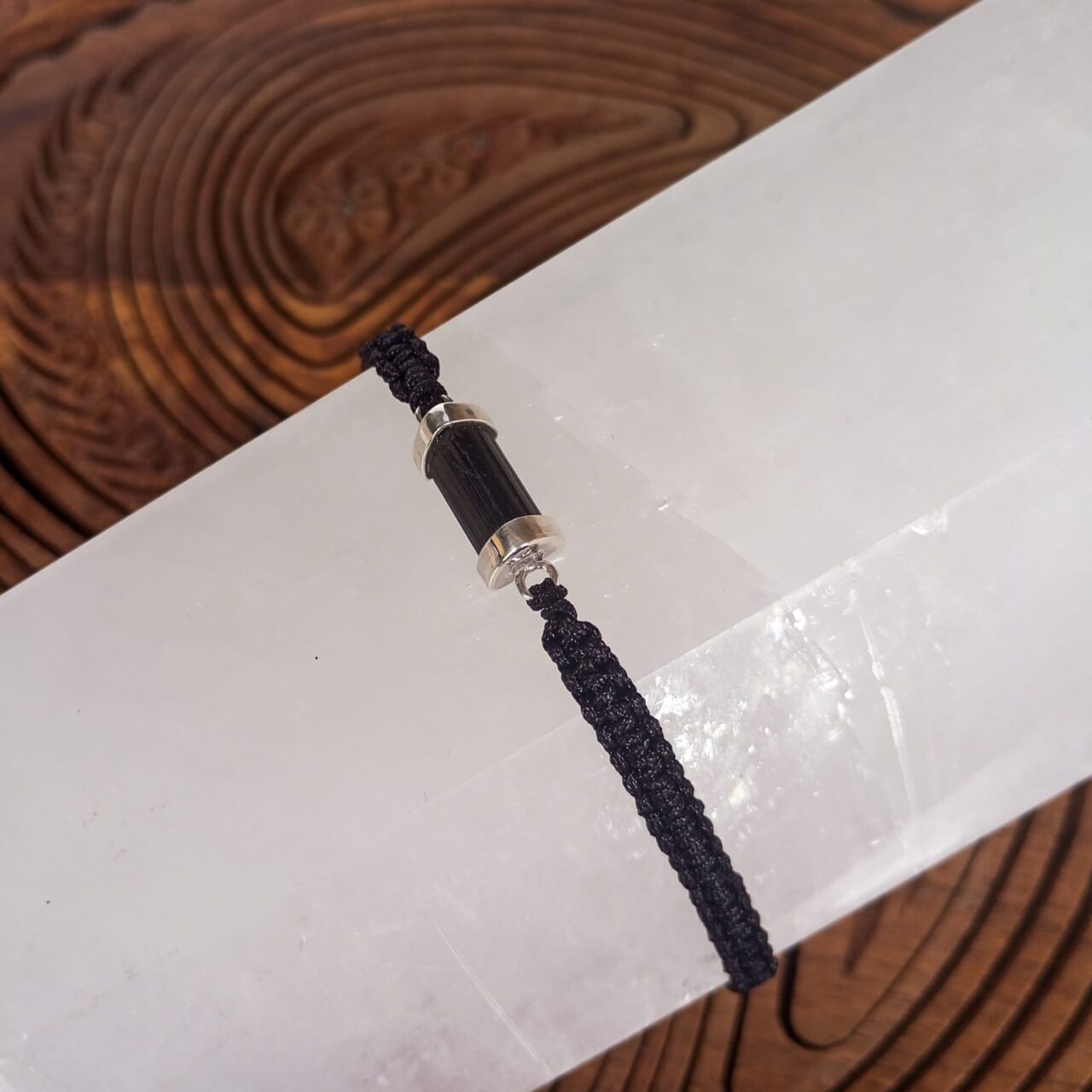 Pulsera Tejida con Piedra Turmalina