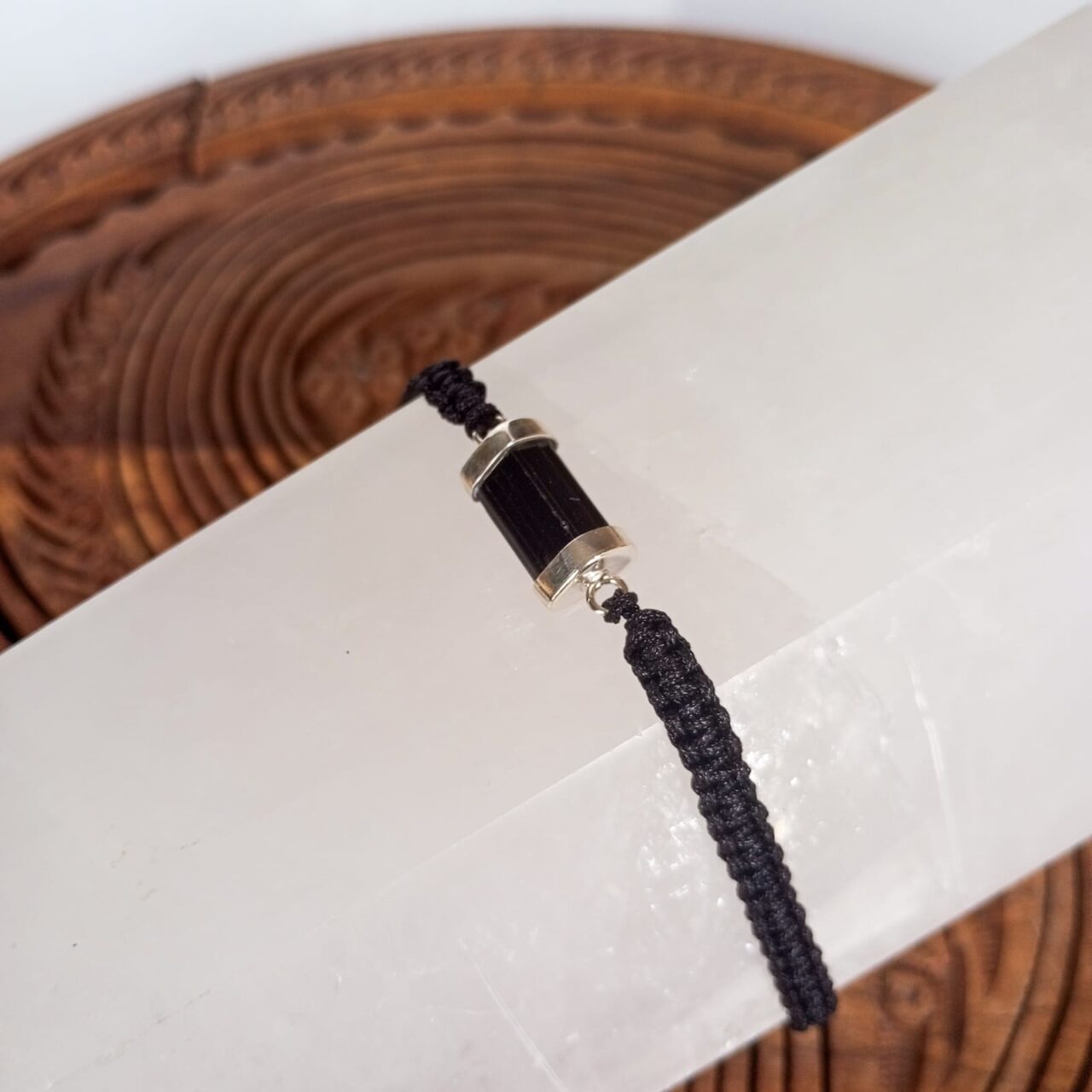 Pulsera Tejida con Piedra Turmalina