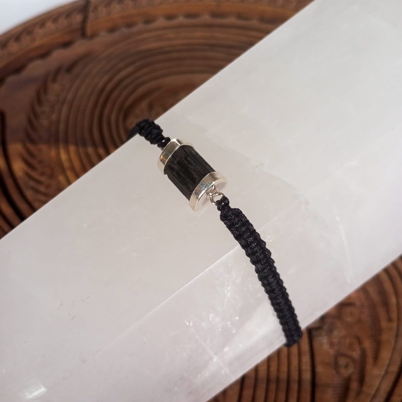 Pulsera Tejida con Piedra Turmalina