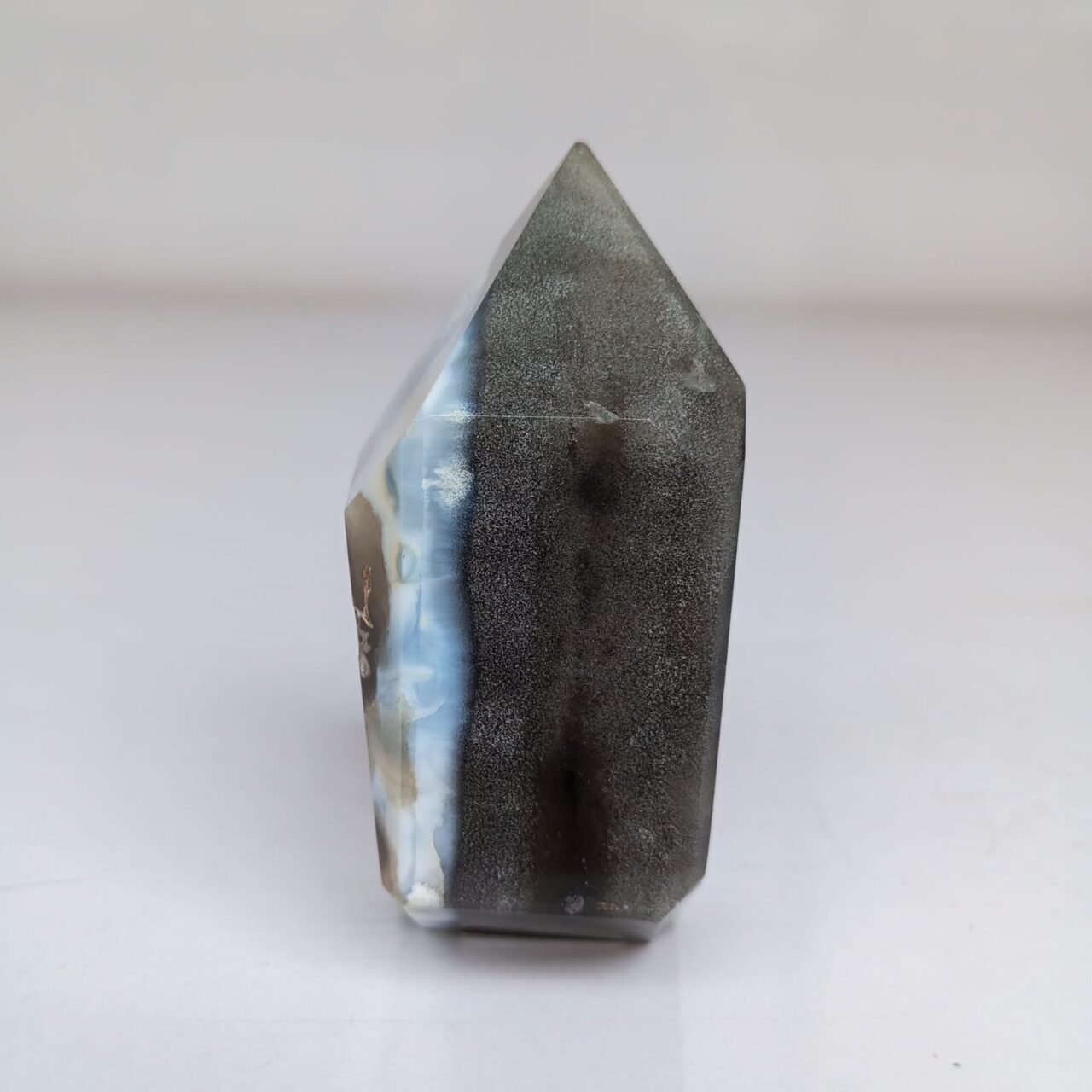 Obelisco en Piedra Ópalo Azul