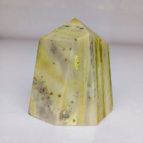 Obelisco en Piedra Serpentina