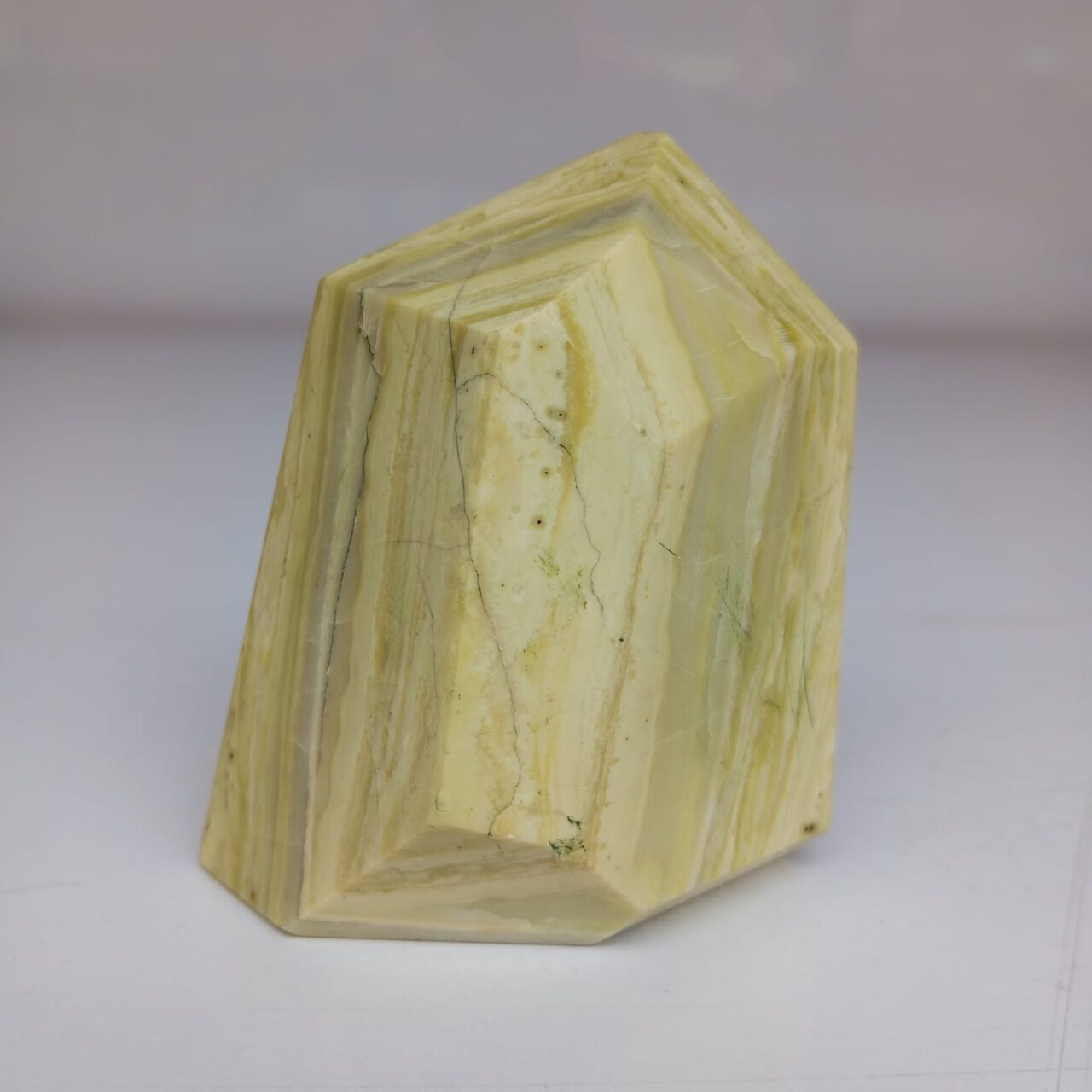 obelisco en piedra serpentina 021