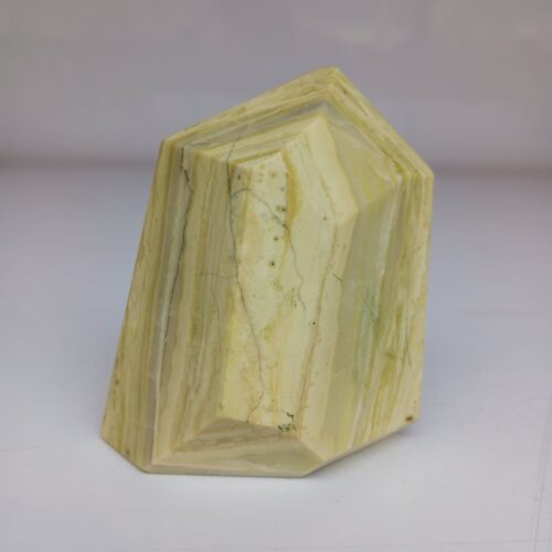 Obelisco en Piedra Serpentina