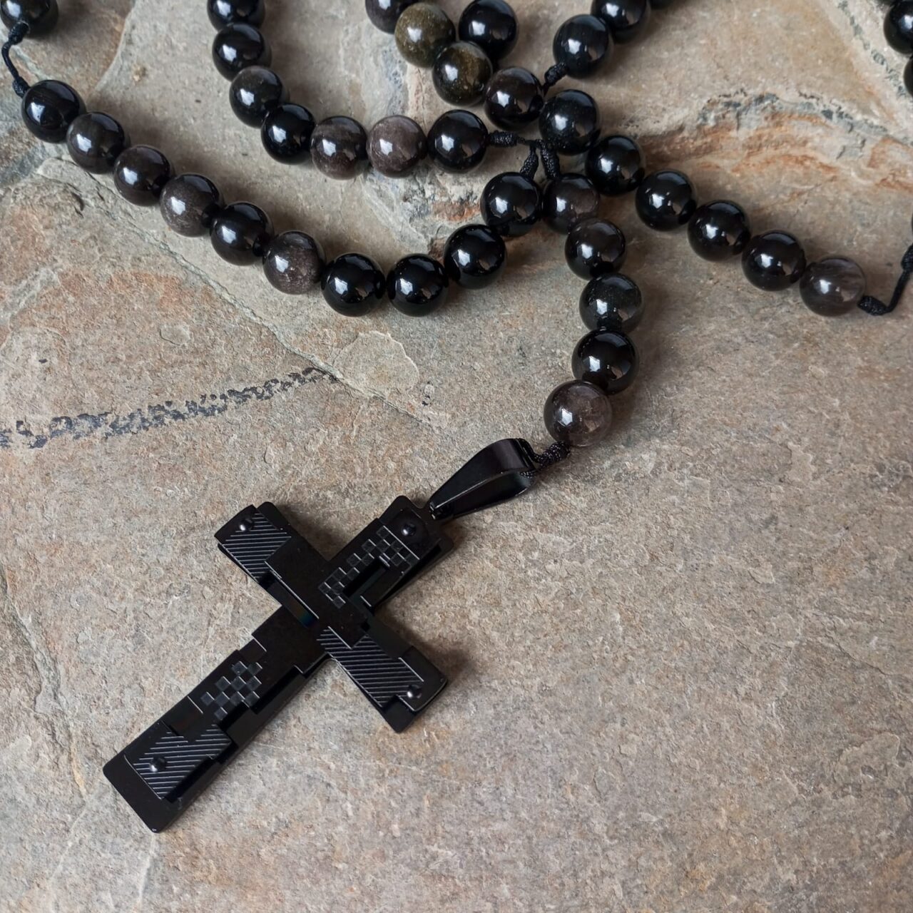 Camándula en Piedra Obsidiana con Cruz en Acero