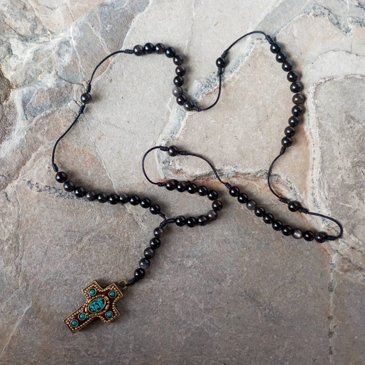 Camándula en Piedra Obsidiana con Cruz Nepali camandula en piedra obsidiana con cruz nepali 081