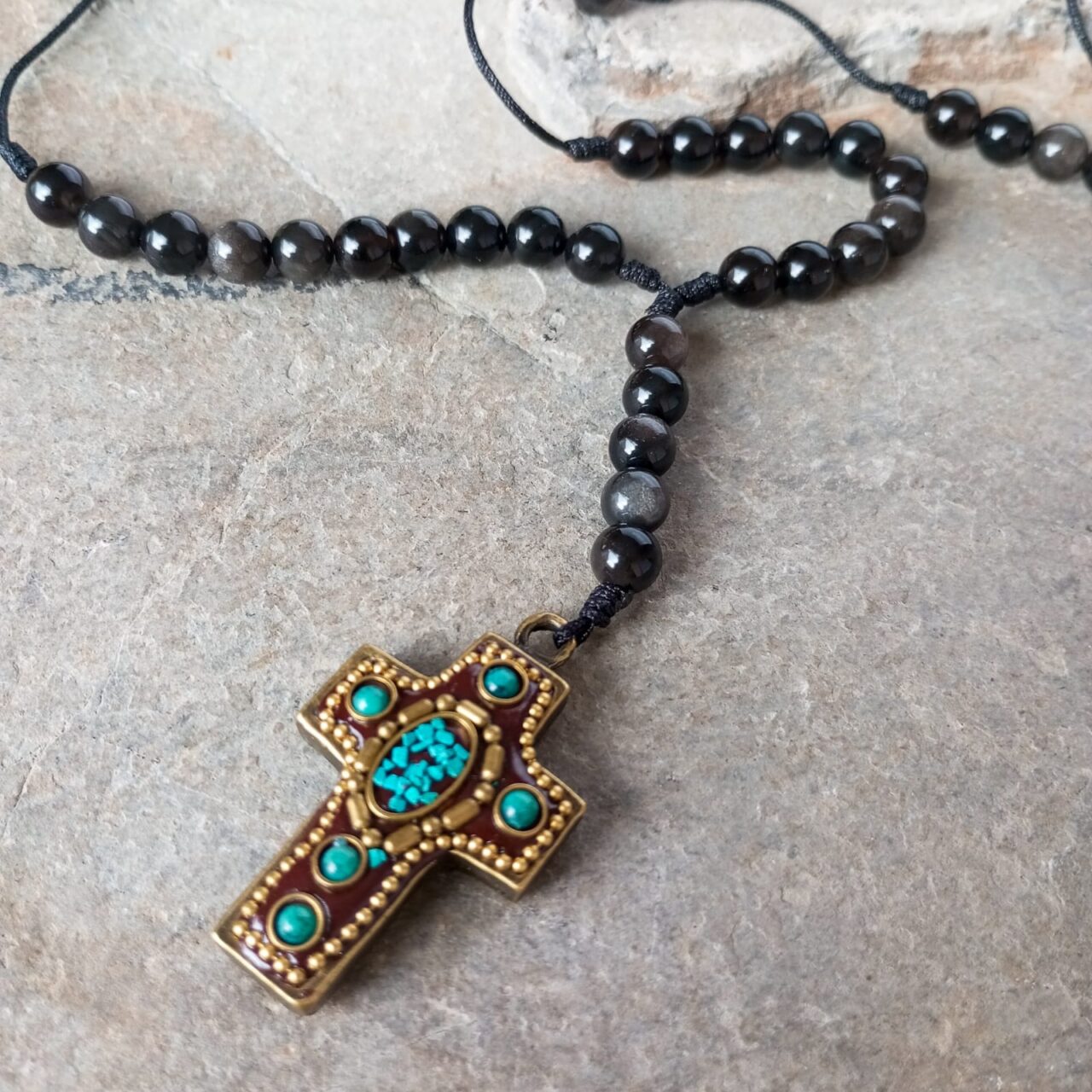 Camándula en Piedra Obsidiana con Cruz Nepali