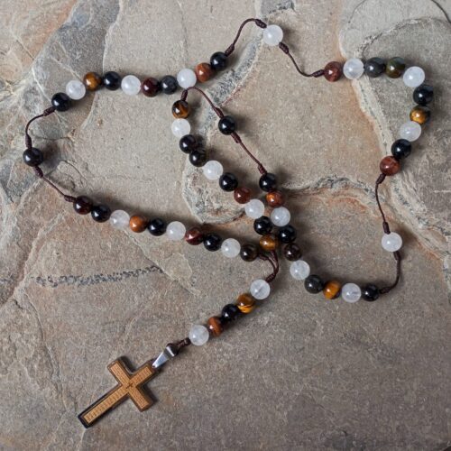 Camándula en Piedras Ojo de Tigre, Obsidiana y Cuarzo Lechoso con Cruz en Acero