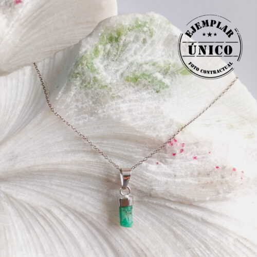 Dije en Plata con Piedra Natural Esmeralda