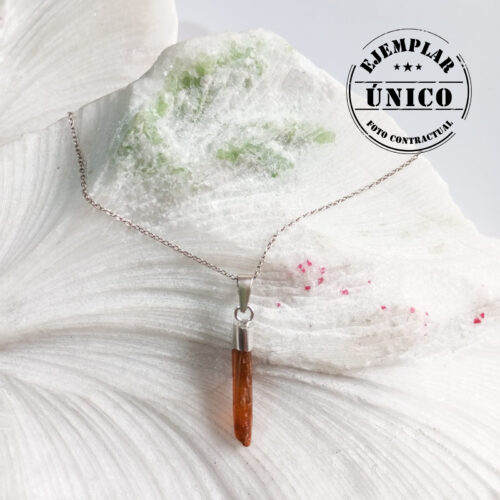 Dije en Plata con Piedra Cianita Naranja