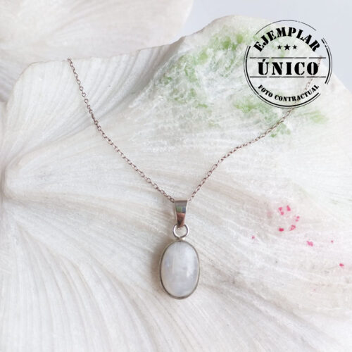 Dije en Plata con Piedra Luna