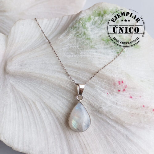 Dije en Plata con Piedra Luna