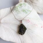 Dije en Plata con Piedra Moldavita