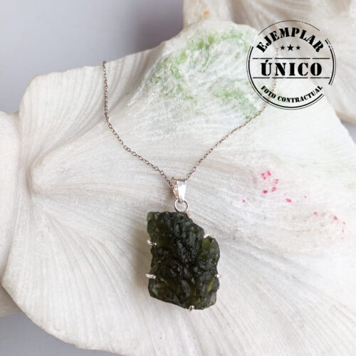 Dije en Plata con Piedra Moldavita