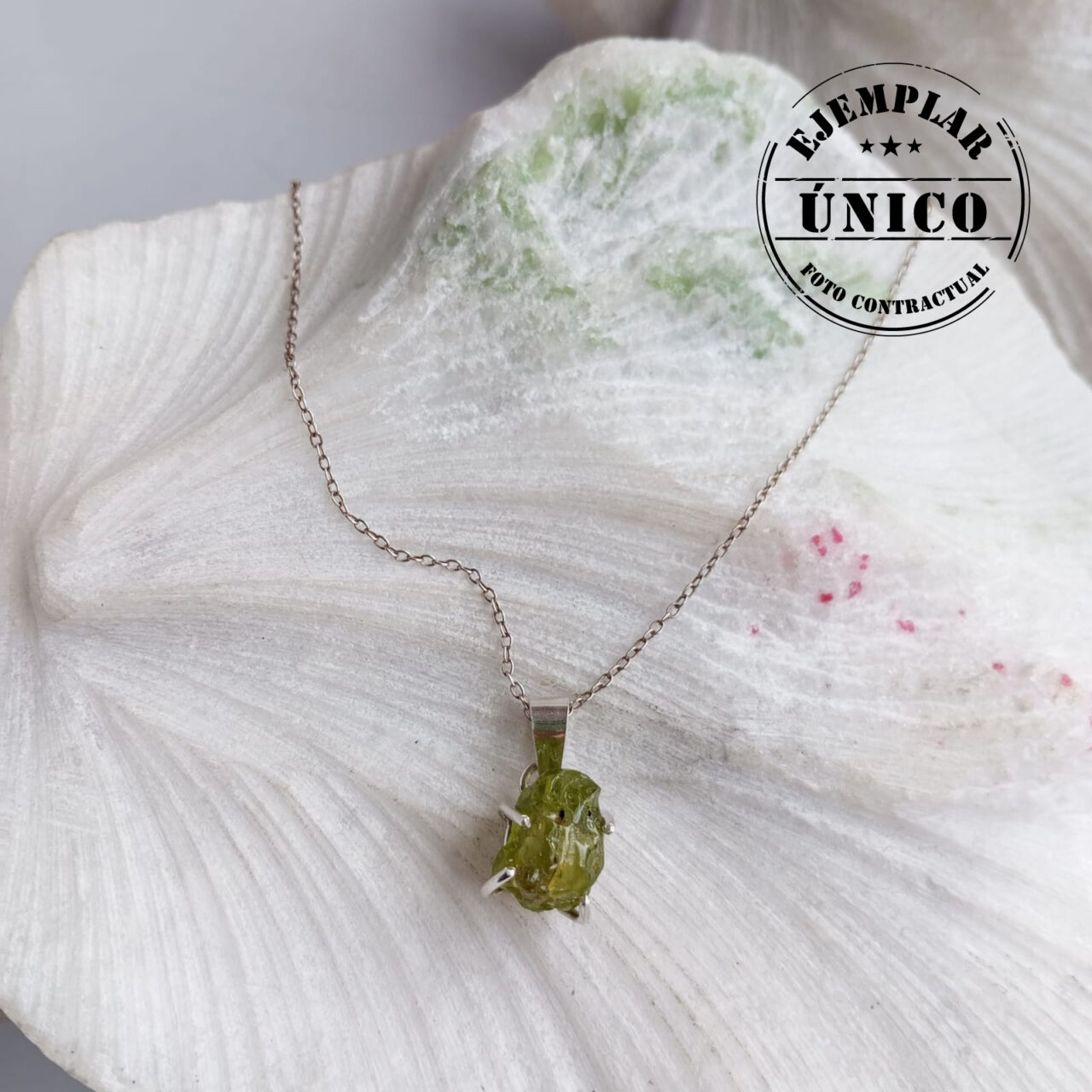 dije en plata con piedra peridoto Fotos producto con sello 2026 27