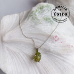 Dije en Plata con Piedra Peridoto