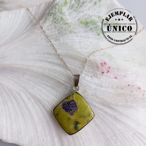 Dije en Plata con Piedra Atlantisita