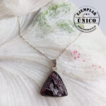 Dije en Plata con Piedra Granate