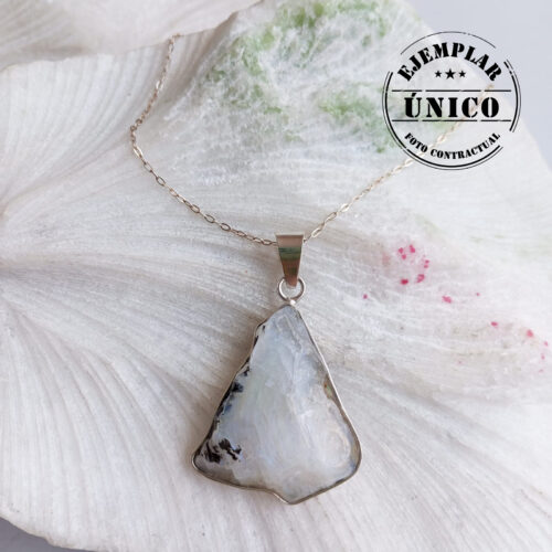 Dije en Plata con Piedra Luna