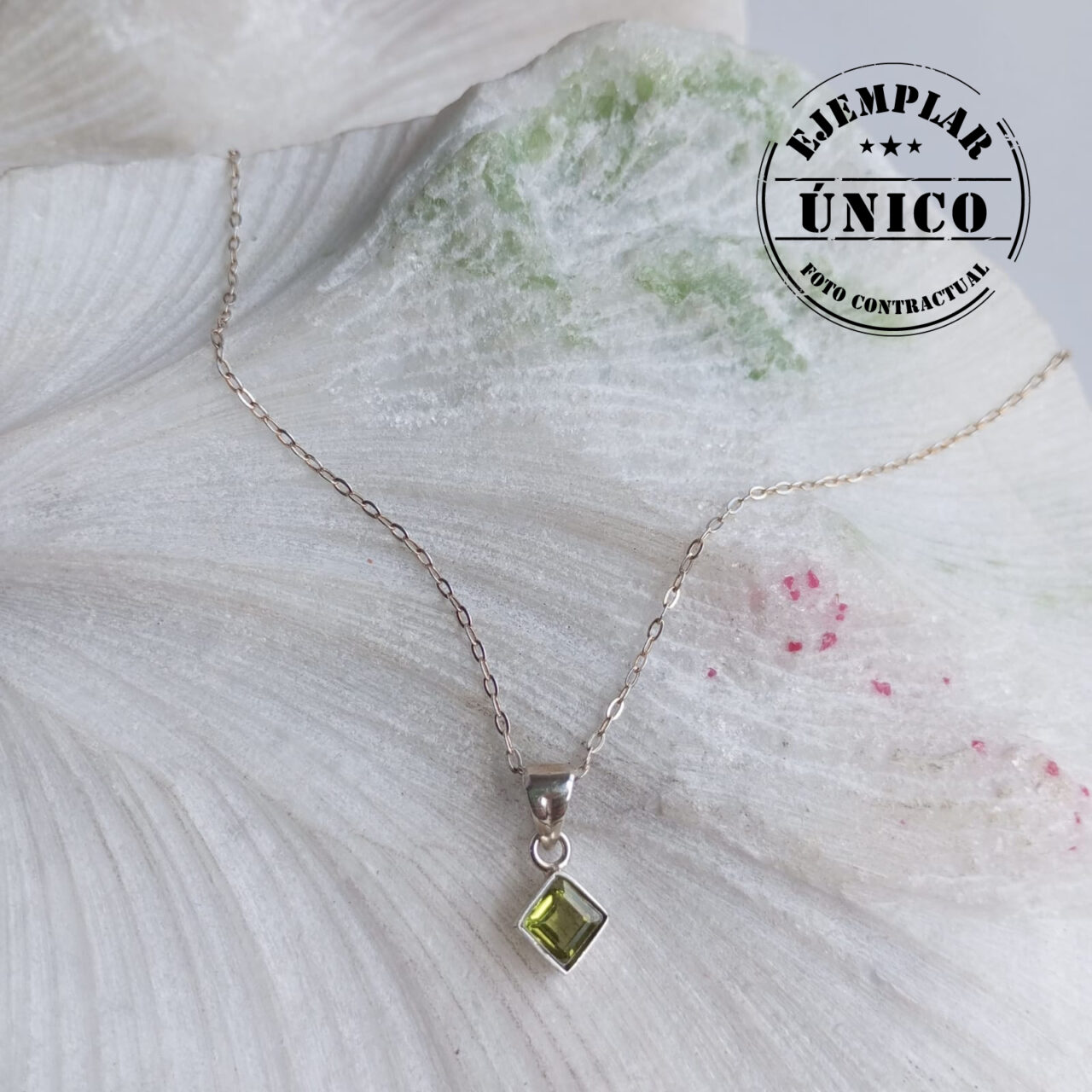 dije en plata con piedra peridoto Fotos producto con sello 2026 70