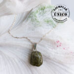 Dije en Plata con Piedra Peridoto