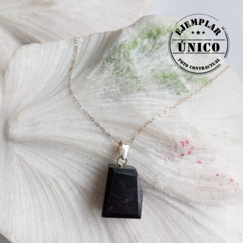 Dije en Plata con Piedra Shungita